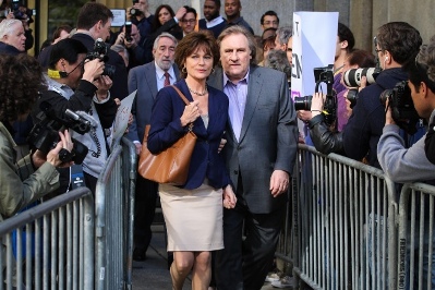 gérard depardieu e jacqueline bisset in welcome to new york